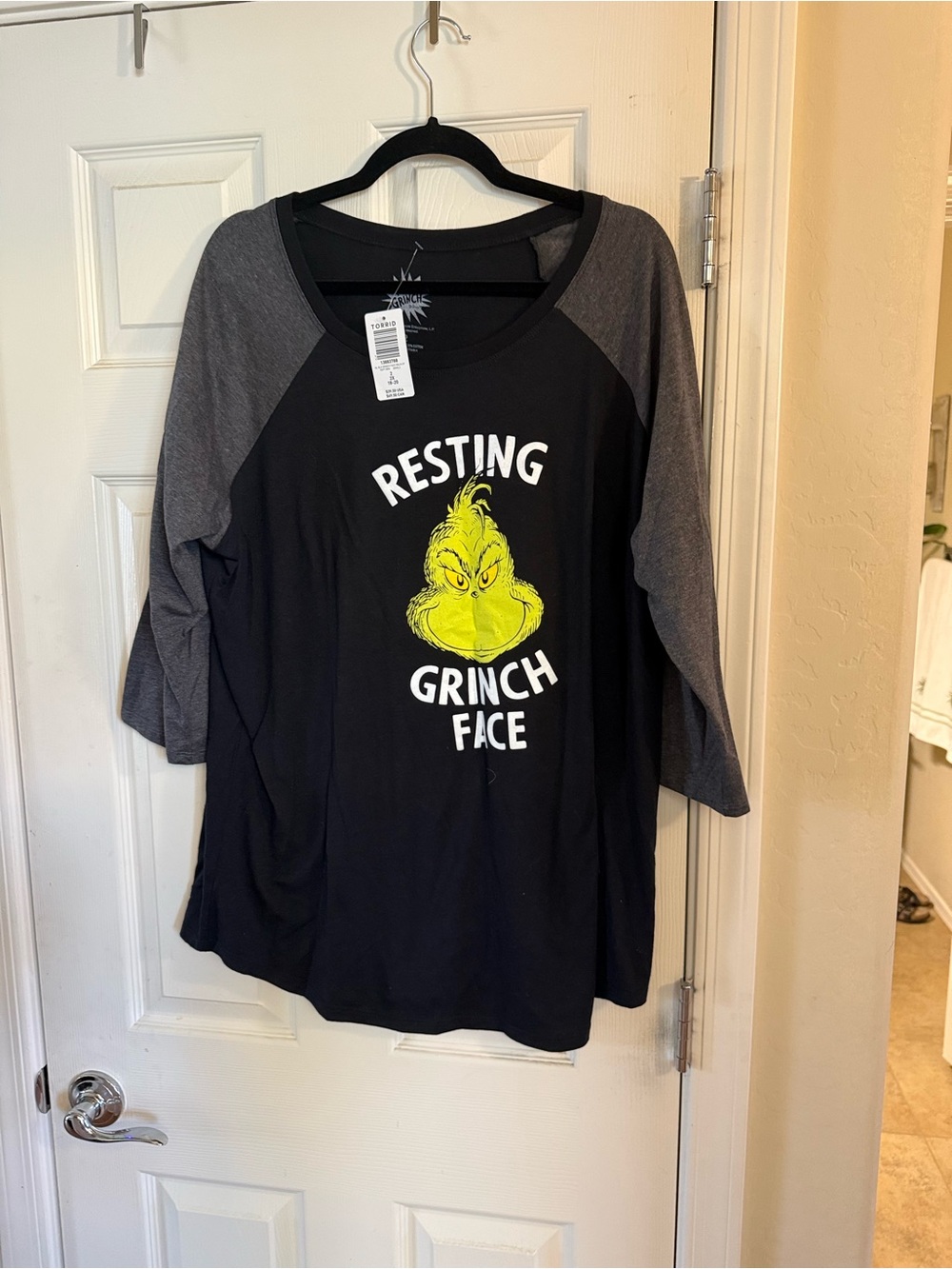torrid Black & Gray Raglan 'Resting Grinch Face' Graphic Top